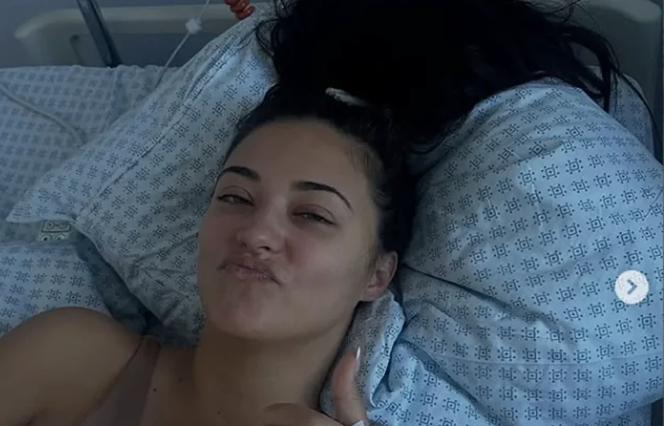 Laurette, imobilizată de o procedură estetică veche: „Am fost super bolnavă” Vedeta Laurette a dezvăluit că se confruntă cu complicații serioase, la șapte ani de la o intervenție estetică cu Aquafilling