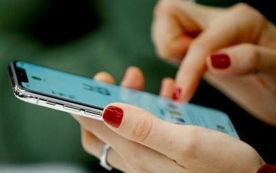 Alertă majoră: țepari folosesc numele FAN Courier pentru a fura conturi de WhatsApp O campanie amplă de înșelăciune online a lovit România, vizează furtul de conturi WhatsApp prin mesaje SMS false, pretinzând a fi notificări de la FAN Courier