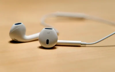 Căștile cu fir revin în atenție: O revenire surprinzătoare într-o piață dominată de wireless Într-o lume a tehnologiei dominate de soluții fără fir, căștile cu fir par să cunoască o revigorare neașteptată