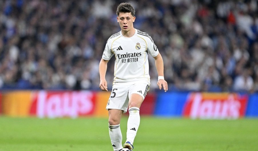 Arda Guler, pericolul turc care poate da fiori României Echipa națională a României ar putea avea motive de îngrijorare în perspectiva meciului cu Turcia, având în vedere forma excelentă demonstrată de fotbaliștii turci Arda Guler și Kenan Yıldız