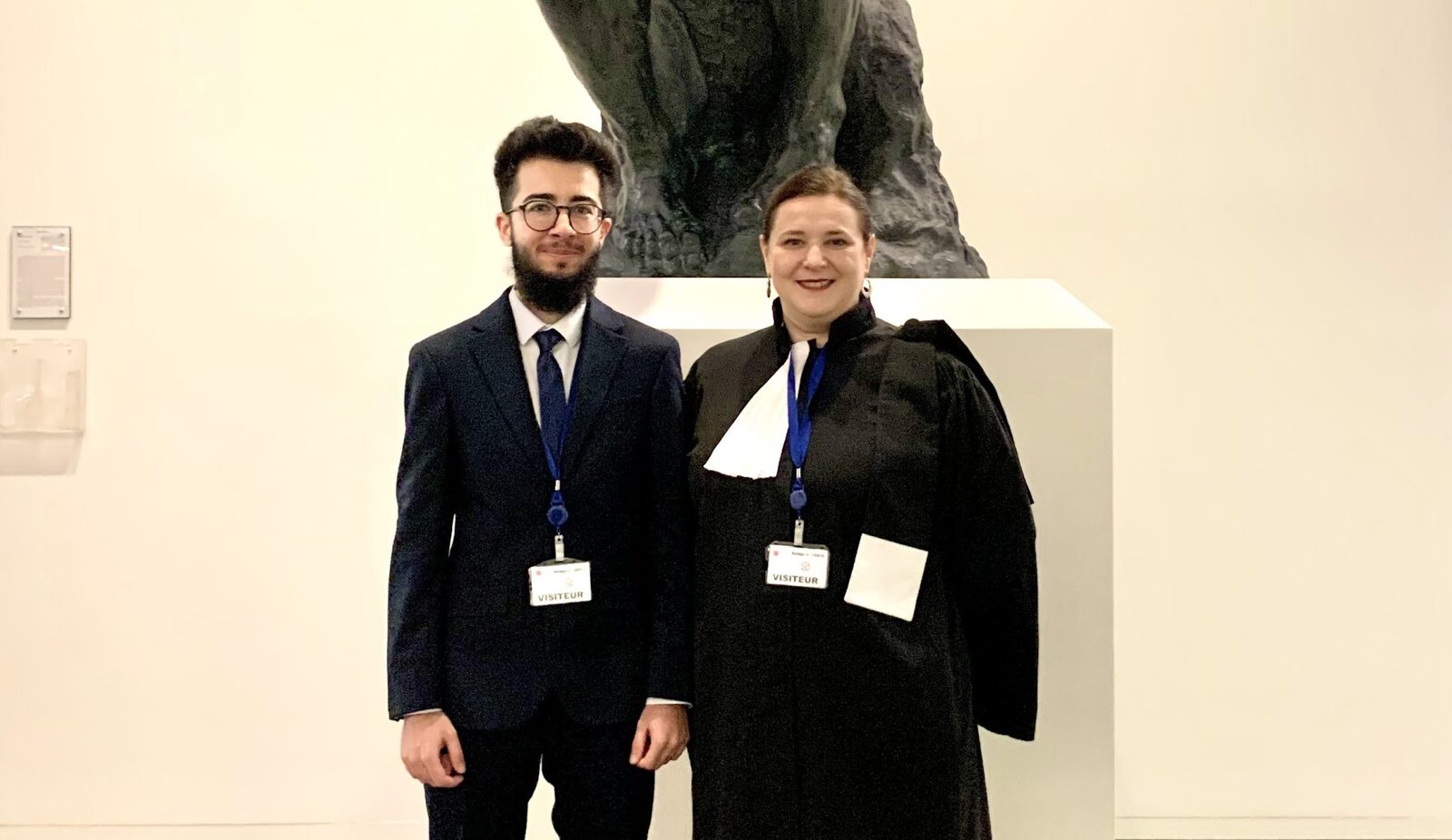 Victorie în instanță pentru o persoană transgender: Statul român trebuie să emită un nou certificat de naștere Arian Mirzarafie-Ahi, o persoană transgender cu dublă cetățenie, a obținut o victorie definitivă în instanță
