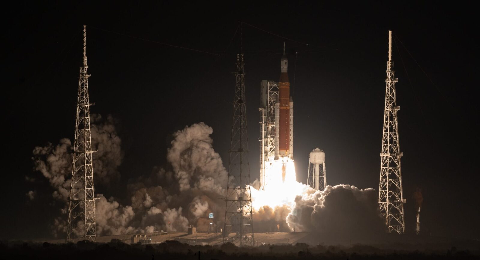 NASA redeschide drumul spre lună: Cum se compară Artemis cu programul Apollo?