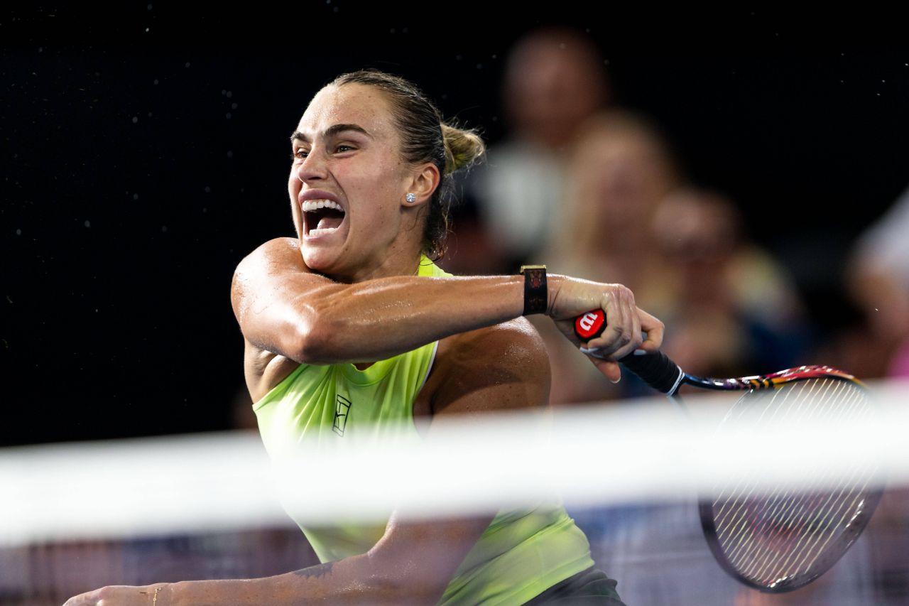 Aryna Sabalenka triumfă la Indian Wells, după o finală dramatică cu Elena Rybakina Aryna Sabalenka, liderul mondial în clasamentul WTA, a cucerit duminică titlul la Indian Wells, primul din cariera sa în acest turneu