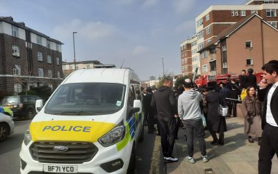 Doi bărbați arestați după incendierea ambulanțelor unei organizații caritabile evreiești din Londra Doi bărbați au fost arestați în Londra, sub suspiciunea de incendiere cu intenția de a pune în pericol viața altora