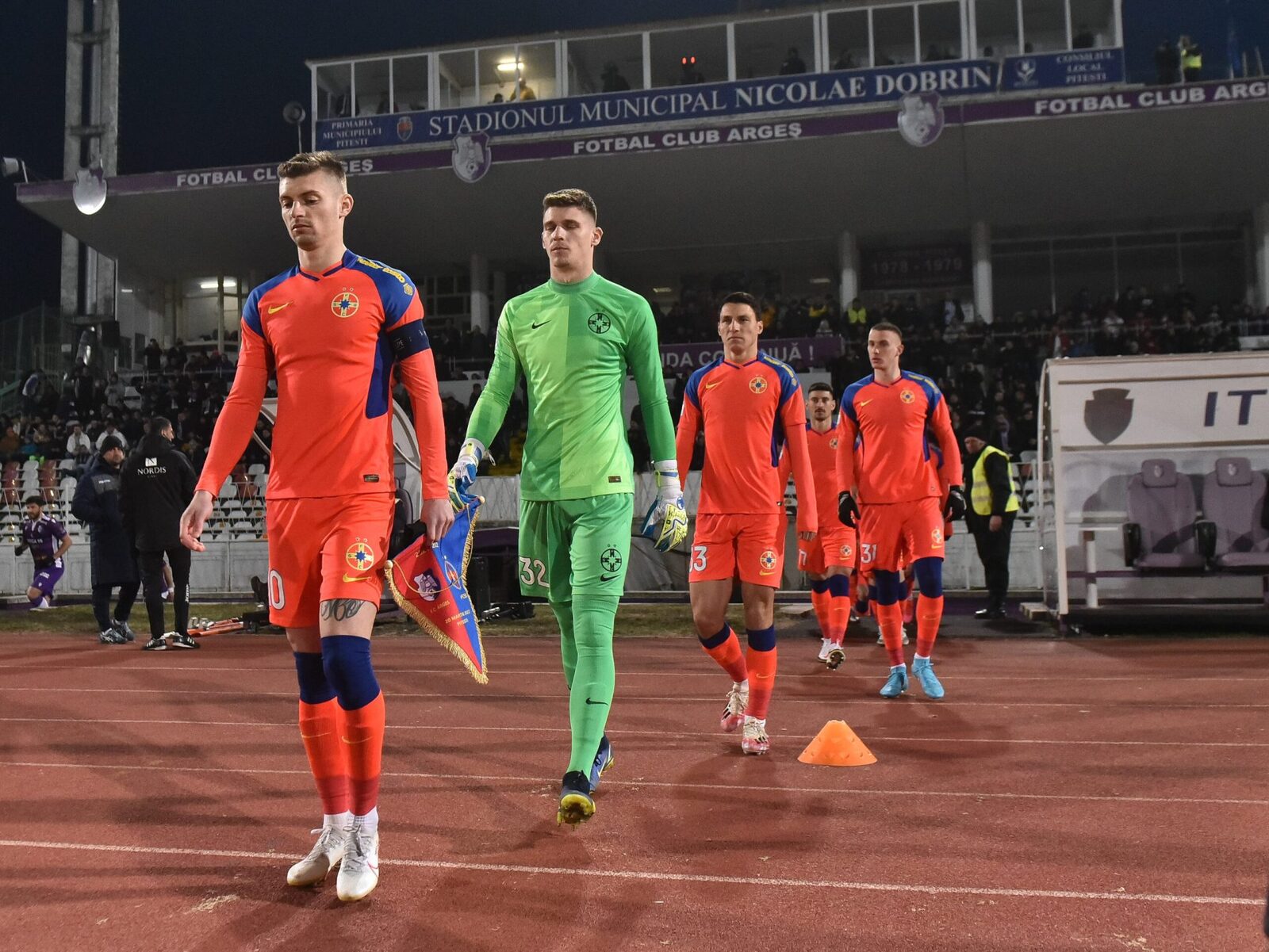 Accidentare nefericită pentru Ivan Mamut, fost atacant al FCSB Ivan Mamut, atacantul croat cu o scurtă, dar nefericită experiență la FCSB, se confruntă cu o nouă accidentare