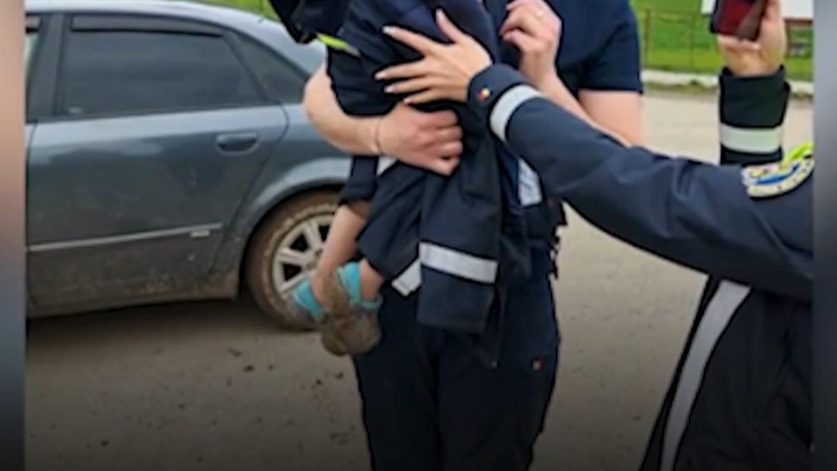 Alertă: Fetițele dispărute de acasă au fost găsite Două fetițe, în vârstă de patru și cinci ani, care fuseseră date dispărute, au fost găsite