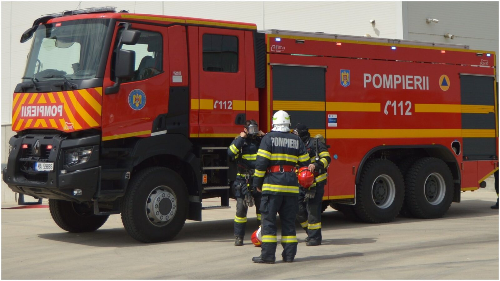 Incendiu la Halele Centrale din Ploiești: Pompierii au intervenit rapid Un incendiu a izbucnit duminică dimineața în incinta Halelor Centrale din Ploiești, generând degajări masive de fum