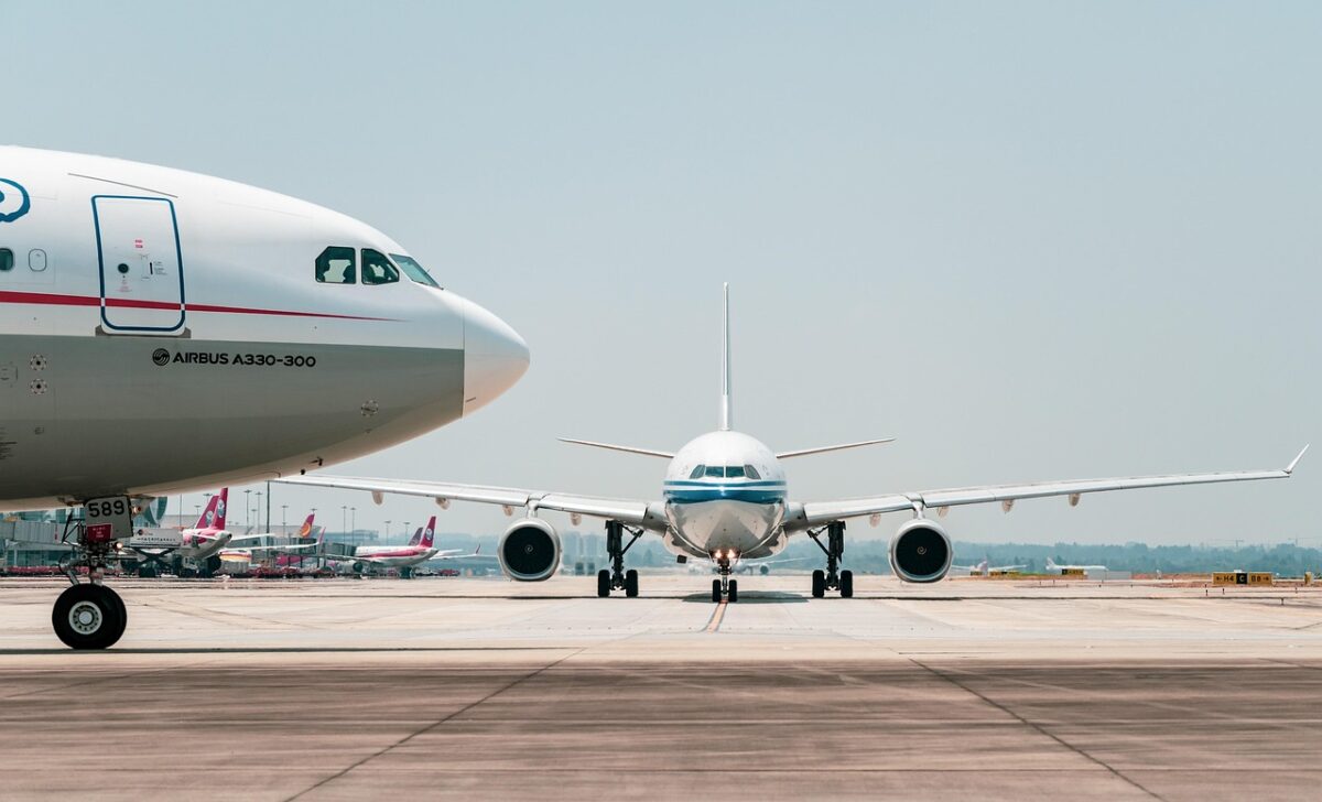 Elevi din Vrancea, blocați în Dubai din cauza închiderii spațiului aerian, sunt o prioritate pentru autorități Un grup de 28 de elevi din județul Vrancea, blocați în Dubai din cauza suspendării zborurilor, se află în siguranță, potrivit declarațiilor oficiale