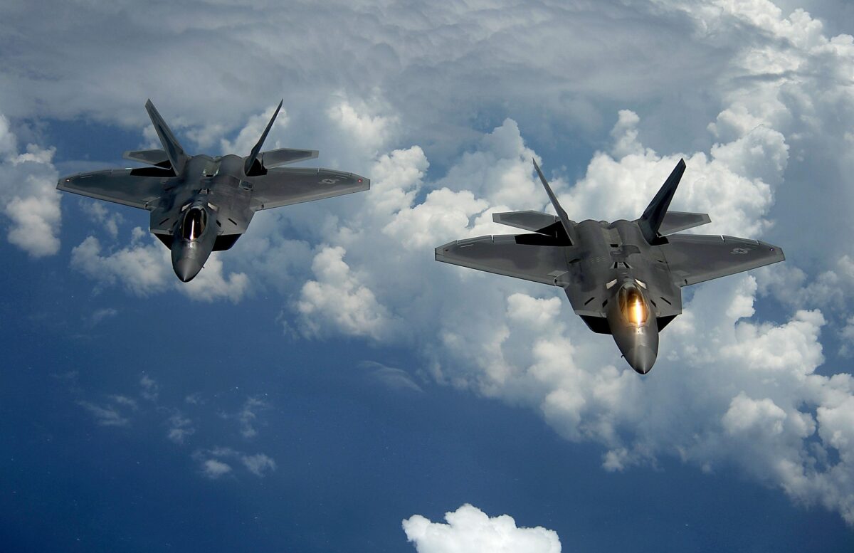 SUA confruntă refuz de aterizare pentru bombardiere în Italia Potrivit informațiilor publicate de Corriere della Sera, bombardierele americane care se îndreptau către o bază din Italia nu au primit permisiunea de aterizare