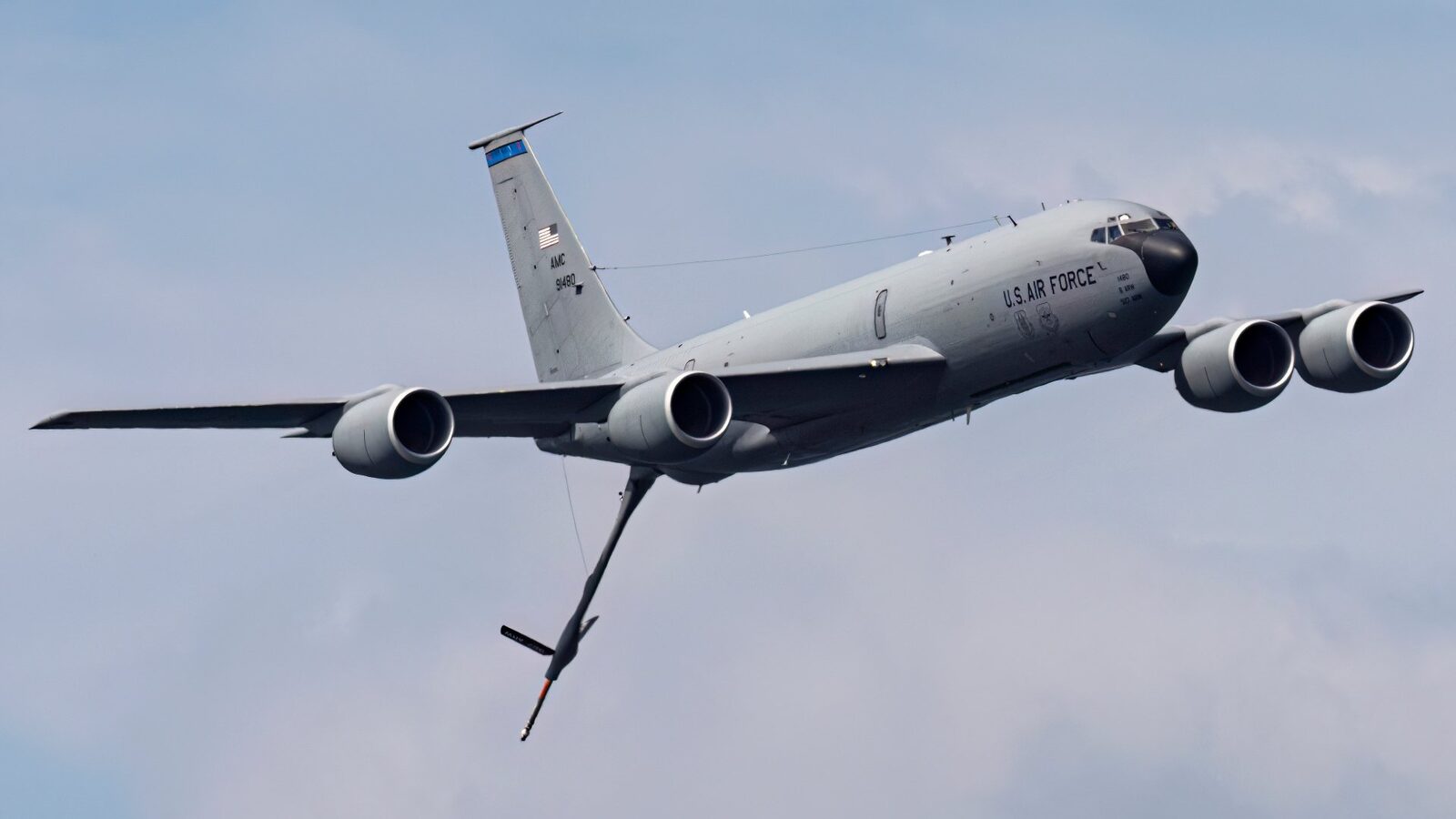 Patru militari americani au murit într-o prăbușire de avion în Irak; doi sunt încă dați dispăruți Un avion militar american de realimentare, de tip KC-135, s-a prăbușit joi în vestul Irakului, provocând moartea a patru militari americani