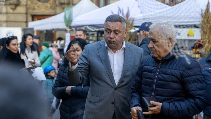 Ministrul Agriculturii propune măsuri urgente pentru echilibrarea relației producători – retail Ministrul Agriculturii și Dezvoltării Rurale, Florin Barbu, a anunțat o serie de măsuri urgente pentru a îmbunătăți relația dintre producători și retaileri