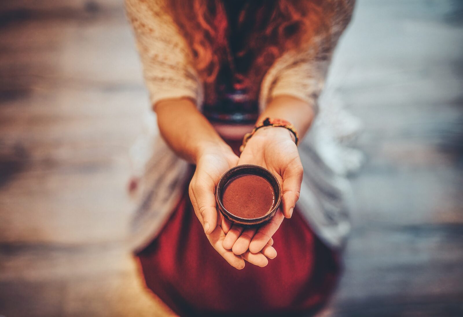 DMT, substanța psihedelică din ayahuasca, ar putea trata depresia: rezultatele preliminare ale unui studiu clinic Un studiu clinic de fază II, ale cărui rezultate au fost publicate recent, sugerează că dimetiltriptamina (DMT), un compus psihoactiv prezent în ritualurile amazoniene cu ayahuasca, ar putea reprezenta o opțiune terapeutică promițătoare pentru tratamentul depresiei