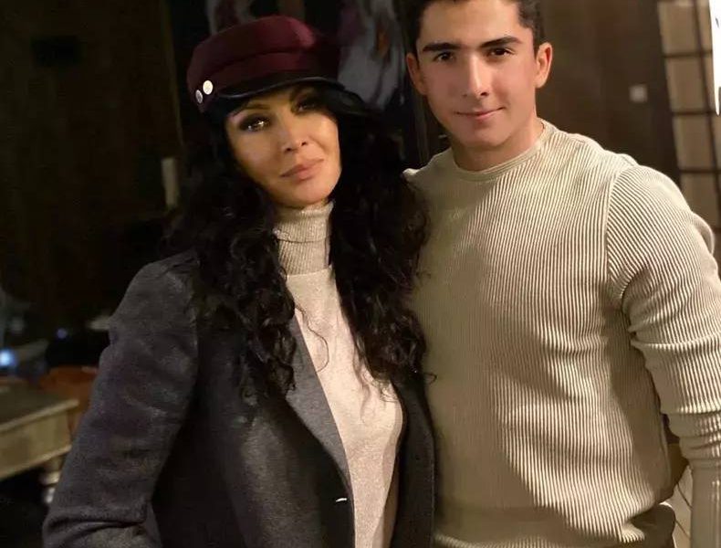 Ayan Schwarzenberg, fiul Mihaelei Rădulescu, a împlinit recent 21 de ani Ayan Schwarzenberg, fiul Mihaelei Rădulescu și al omului de afaceri Elan Schwarzenberg, a împlinit 21 de ani pe 1 august 2025