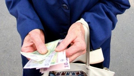 Pensiile, virate înainte de Paște: Când intră banii pe card?