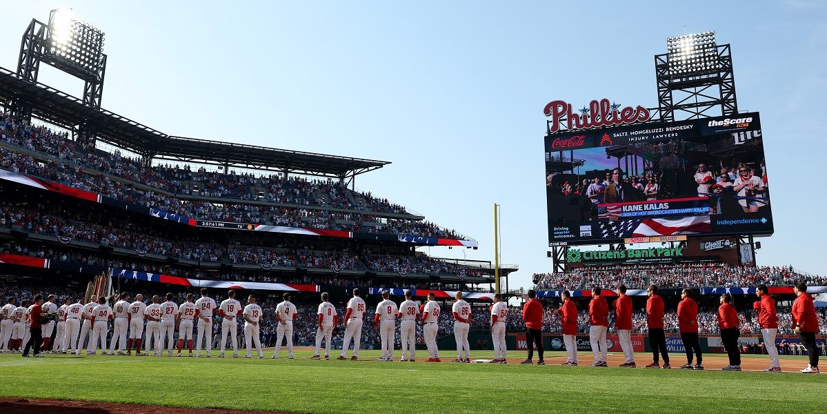 Scandal în baseball: Un puști de 13 ani, depistat pozitiv cu steroizi, după ce a semnat cu Phillies Un jucător de baseball de doar 13 ani a fost depistat pozitiv cu steroizi, după ce a încheiat un precontract cu echipa Philadelphia Phillies, conform unor surse apropiate ligii nord-americane de baseball (MLB)