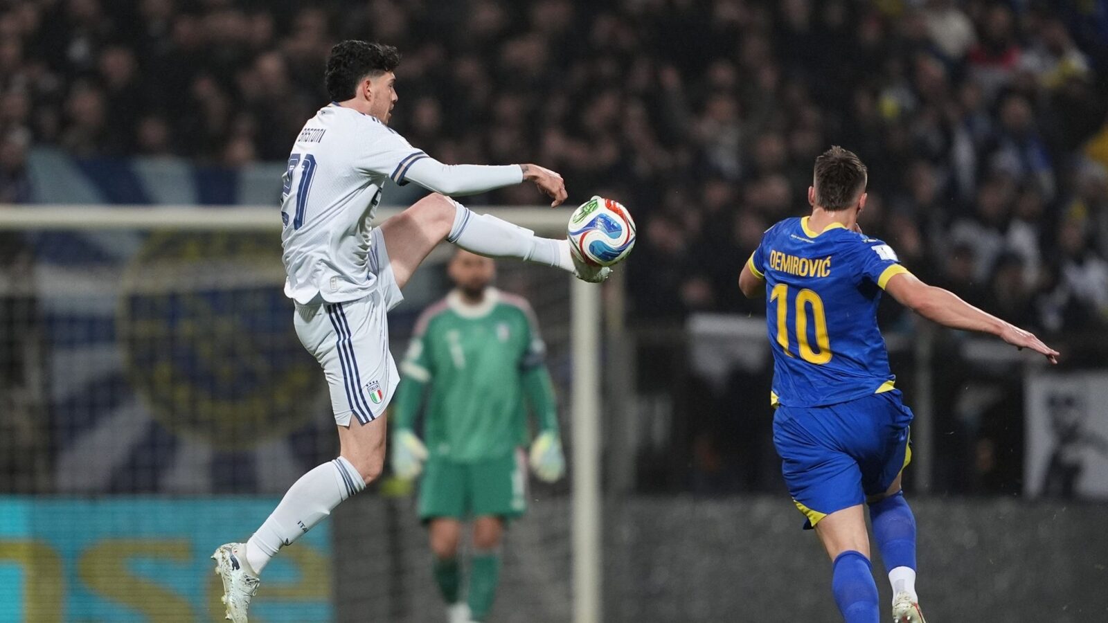 Bastoni, eliminat și criticat dur de presa italiană în meciul cu Bosnia Italia se află în lupta pentru un loc la Campionatul Mondial de anul acesta, dar parcursul echipei a fost umbrit de un eveniment nefericit