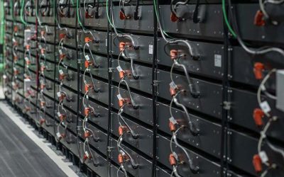 Un nou proiect de stocare a energiei electrice în județul Arad, cu investiții majore în vestul țării O nouă instalație de stocare a energiei electrice, cu o capacitate de stocare de patru ore, este planificată în județul Arad