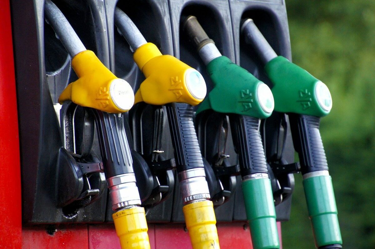 Petrolul Brent se apropie de 80 de dolari pe fondul tensiunilor din Orientul Mijlociu Prețul petrolului Brent a crescut cu 10% la începutul sesiunii de duminică seară pe bursele internaționale, ajungând la aproximativ 80 de dolari pe baril