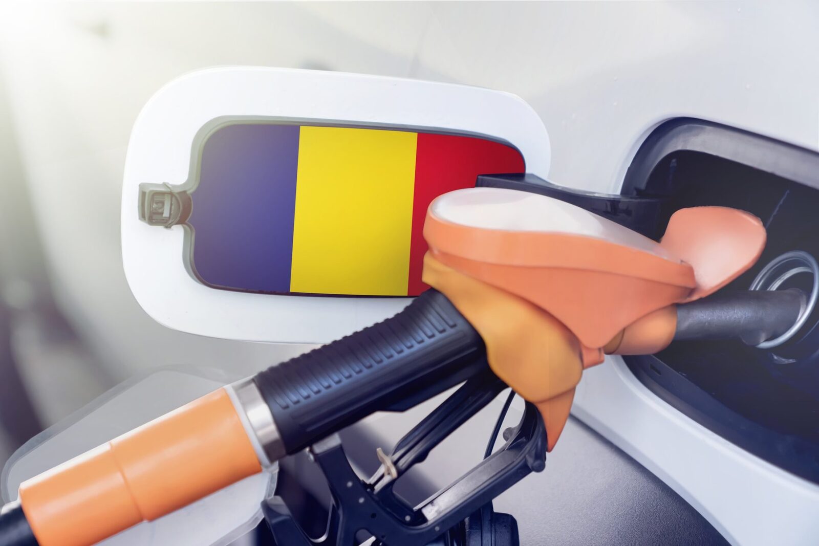 Guvernul Bolojan a aprobat o ordonanță de urgență (OUG) menită să declare stare de criză pe piața petrolului, cu efecte directe asupra prețurilor la benzină și motorină