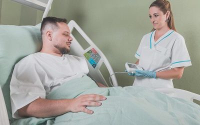 Patru spitale din România, incluse într-un program pentru tratarea pacienților cardiaci critici Ministrul Sănătății, Alexandru Rogobete, a anunțat vineri extinderea rețelei de Unități de Supraveghere și Tratament Avansat al Pacienților Cardiaci Critici (AP-USTACC) cu încă patru spitale