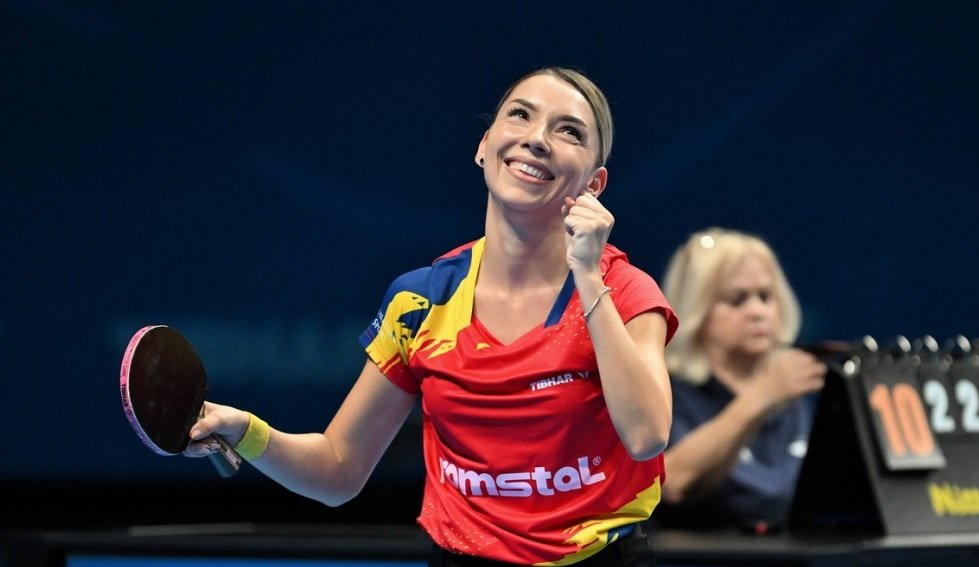 Victorie pentru Bernadette Szocs la Cupa Mondială de la Macao; Eduard Ionescu, învins de liderul mondial Macao, China – Bernadette Szocs a debutat cu dreptul la Cupa Mondială de tenis de masă de la Macao, obținând o victorie clară în fața sportivei algeriene Tania Morice