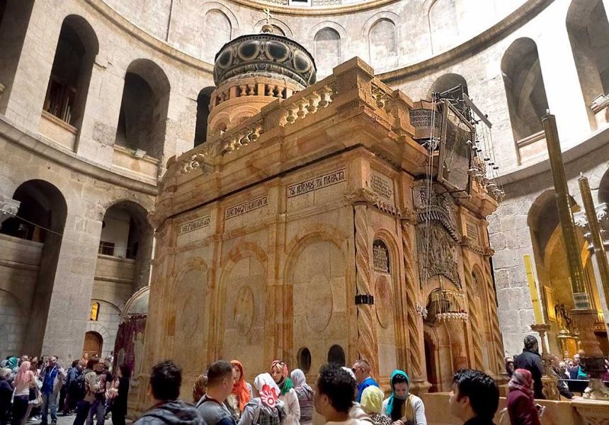 Incident diplomatic la Ierusalim: autoritățile israeliene împiedică accesul patriarhului latin în Biserica Sfântului Mormânt Premierul italian Giorgia Meloni a condamnat ferm duminică acțiunile poliției israeliene, care l-a împiedicat pe Patriarhul Latin al Ierusalimului să intre în Biserica Sfântului Mormânt pentru a celebra liturghia din Duminica Floriilor