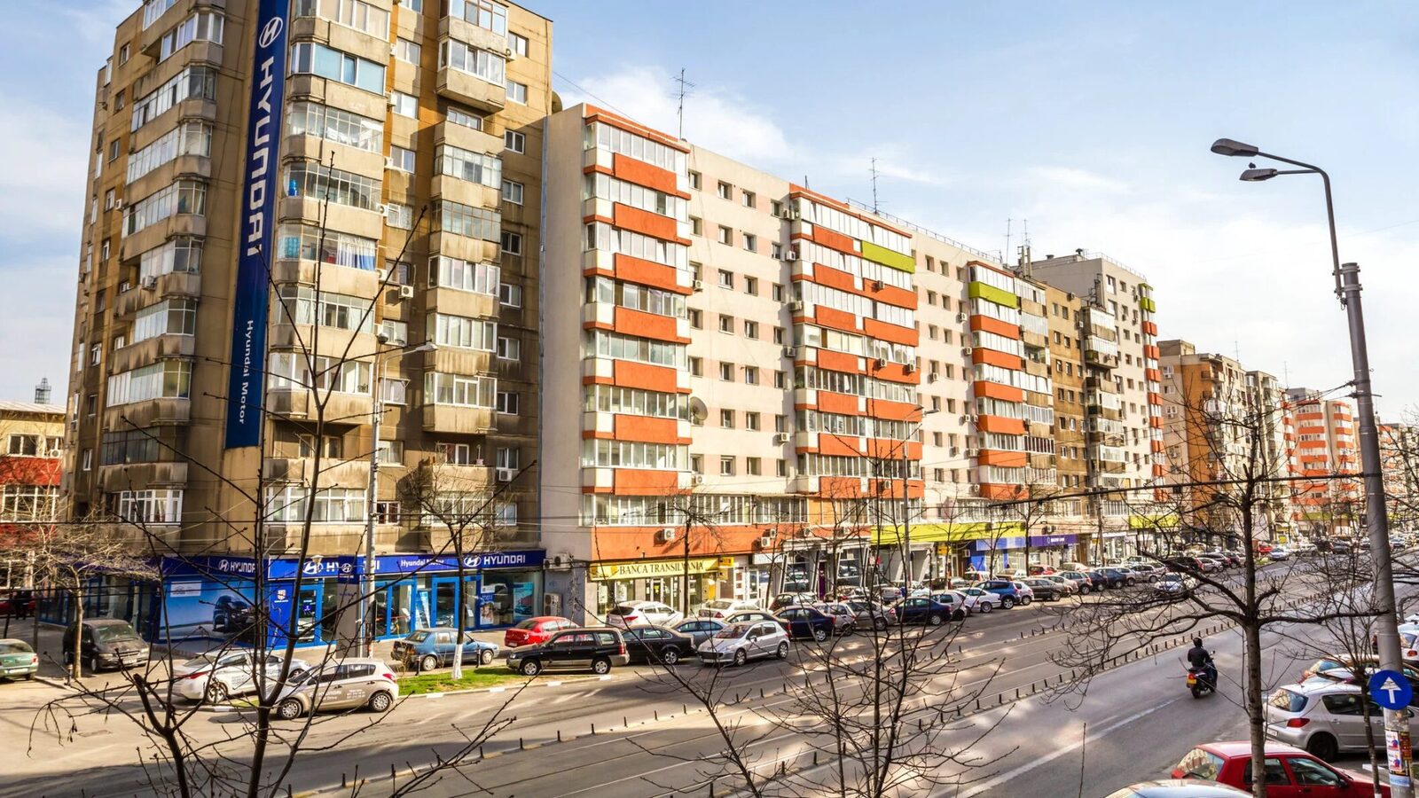Pergolele retractabile, motiv de dispută între vecini: Ce spune legea Problemele legate de modificările aduse locuințelor din blocurile de apartamente ajung, frecvent, în atenția justiției