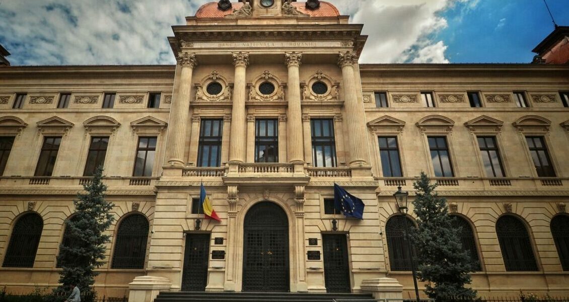 BNR lansează o reproducere a monedei de 5 lei din 1880, cu un tiraj limitat Banca Națională a României (BNR) a emis o reproducere din argint a monedei de 5 lei din anul 1880, o inițiativă numismatică cu un tiraj de doar 1.000 de exemplare