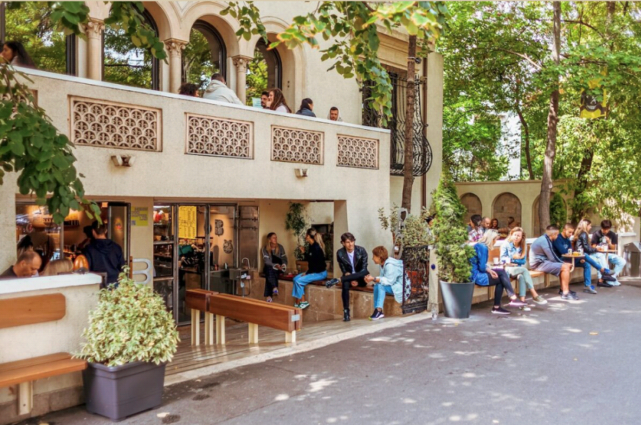 Bob Coffee Lab, singura cafenea din România în topul mondial Cafeneaua de specialitate Bob Coffee Lab, cu nouă locații în București, a fost inclusă în prestigiosul clasament „The World’s 100 Best Coffee Shops”, ocupând locul 55