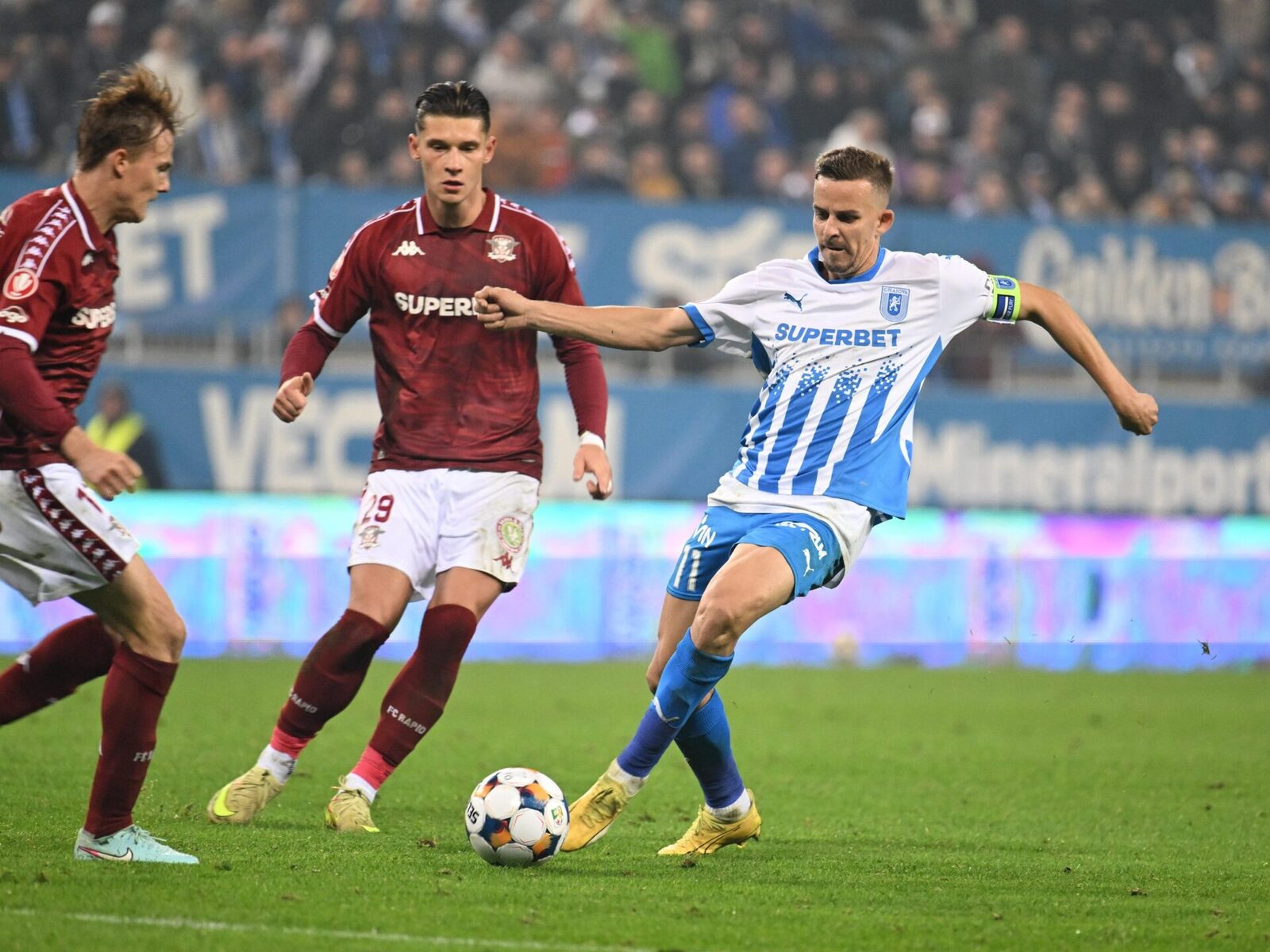 Victorie cu emoții pentru Rapid la Slobozia, dar atenția se îndreaptă spre derby-ul cu Craiova Rapid a obținut o victorie muncită în deplasarea de la Slobozia, scor 1-2, un rezultat care o menține pe locul secund în clasament