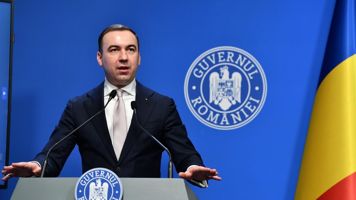 Ministrul Energiei avertizează companiile petroliere: „Strângeți cureaua” Ministrul Energiei, Bogdan Ivan, a declarat luni că Guvernul este pregătit să intervină pentru a controla prețurile la combustibili, avertizând companiile petroliere că vor fi sub observație