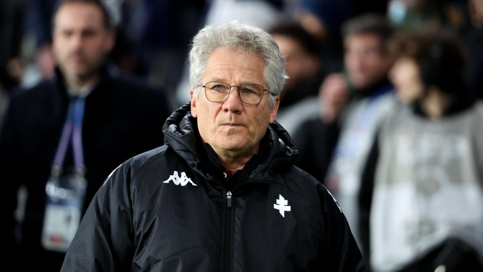 Bölöni despre Coman: De la speranțe europene la uitarea din Qatar Fostul selecționer al României, László Bölöni, a exprimat regretul față de parcursul lui Florinel Coman, fotbalistul care a surprins odată prin talentul său, dar care acum se confruntă cu o perioadă dificilă în Qatar