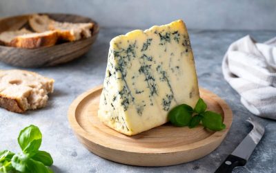 Brânza mucegăită: Când o poți mânca și când o arunci