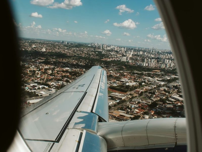 Experți în călătorii aeriene au identificat locurile din avion pe care pasagerii ar trebui să le evite pentru a avea o experiență mai plăcută