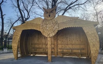 O stație de autobuz în formă de bufniță, inaugurată la Craiova, stârnește controverse O nouă stație de autobuz, cu un design neobișnuit în formă de bufniță, a fost instalată în apropierea Parcului Nicolae Romanescu din Craiova