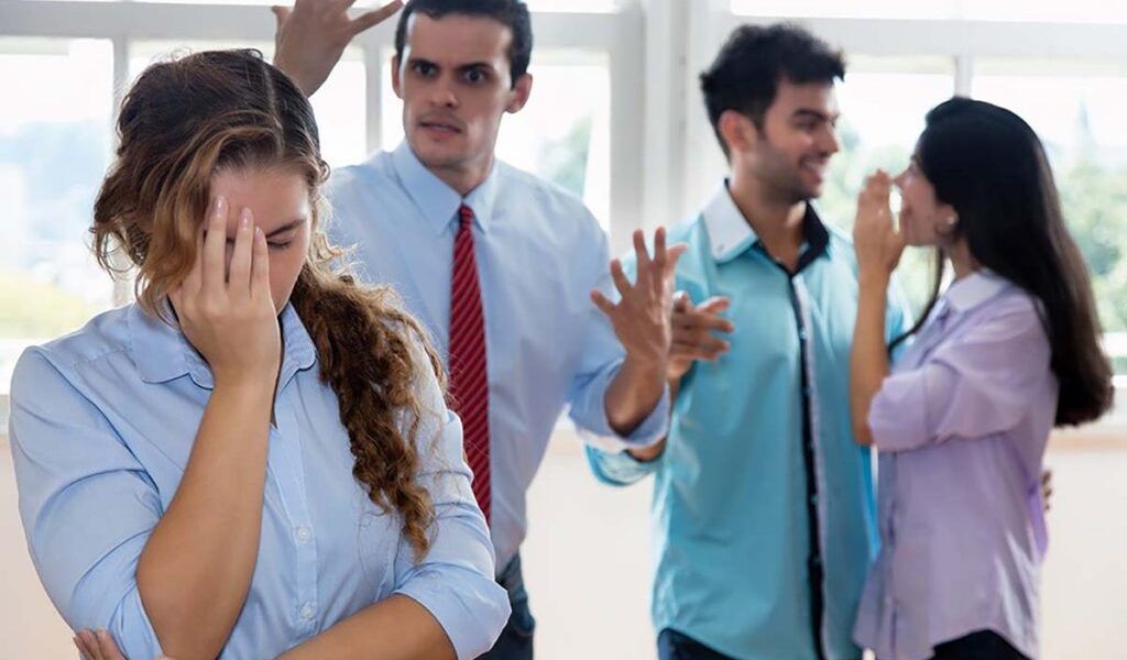 Psihopații corporatiști: Cum să-i recunoști și să te protejezi la locul de muncă Psihopații nu sunt doar personaje de film, ci pot ocupa poziții de conducere în companii mari, unde își folosesc abilitățile de manipulare pentru a obține putere și influență