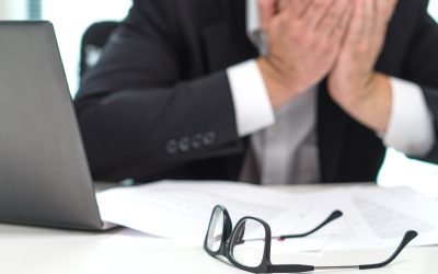 Burnout-ul crește în rândul angajaților români: Stresul profesional atinge cote alarmante Sondajele recente arată o creștere semnificativă a fenomenului de burnout în rândul angajaților din România, cu un nivel de satisfacție profesională în scădere și o creștere a stresului profesional