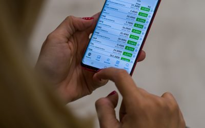 Acțiunile băncii transilvania, subevaluate comparativ cu alte bănci din regiune Acțiunile Băncii Transilvania (TLV), cea mai mare instituție de credit din România, se tranzacționează în prezent la un raport preț/profit (P/E) de 8,14 ori