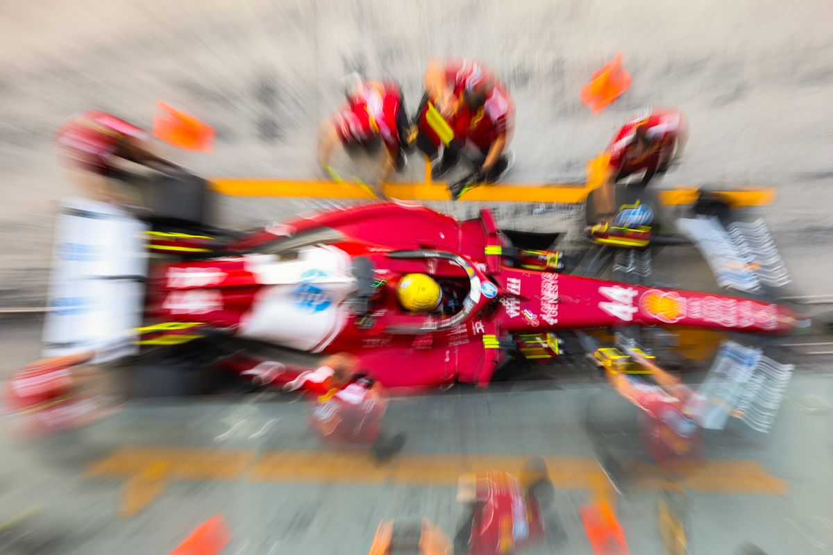 Start la viteză maximă: Noul sezon de Formula 1 aduce schimbări majore și mult suspans Sezonul 2026 de Formula 1 promite adrenalină la cote maxime, cu o serie de modificări importante de regulament care ar putea schimba ierarhiile și intensifica lupta pentru titlu