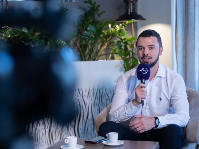 ”Tricolorele” U14 au adus României aurul la Campionatul European Indoor de Tenis Echipa națională de tenis feminin U14 a României a câștigat Campionatul European Indoor, aducând țării un succes istoric