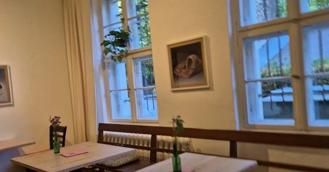 Cafenelele din cimitire, o tradiție neobișnuită în Berlin În inima Berlinului, o tradiție neașteptată își face loc în peisajul urban: cafenelele din cimitire