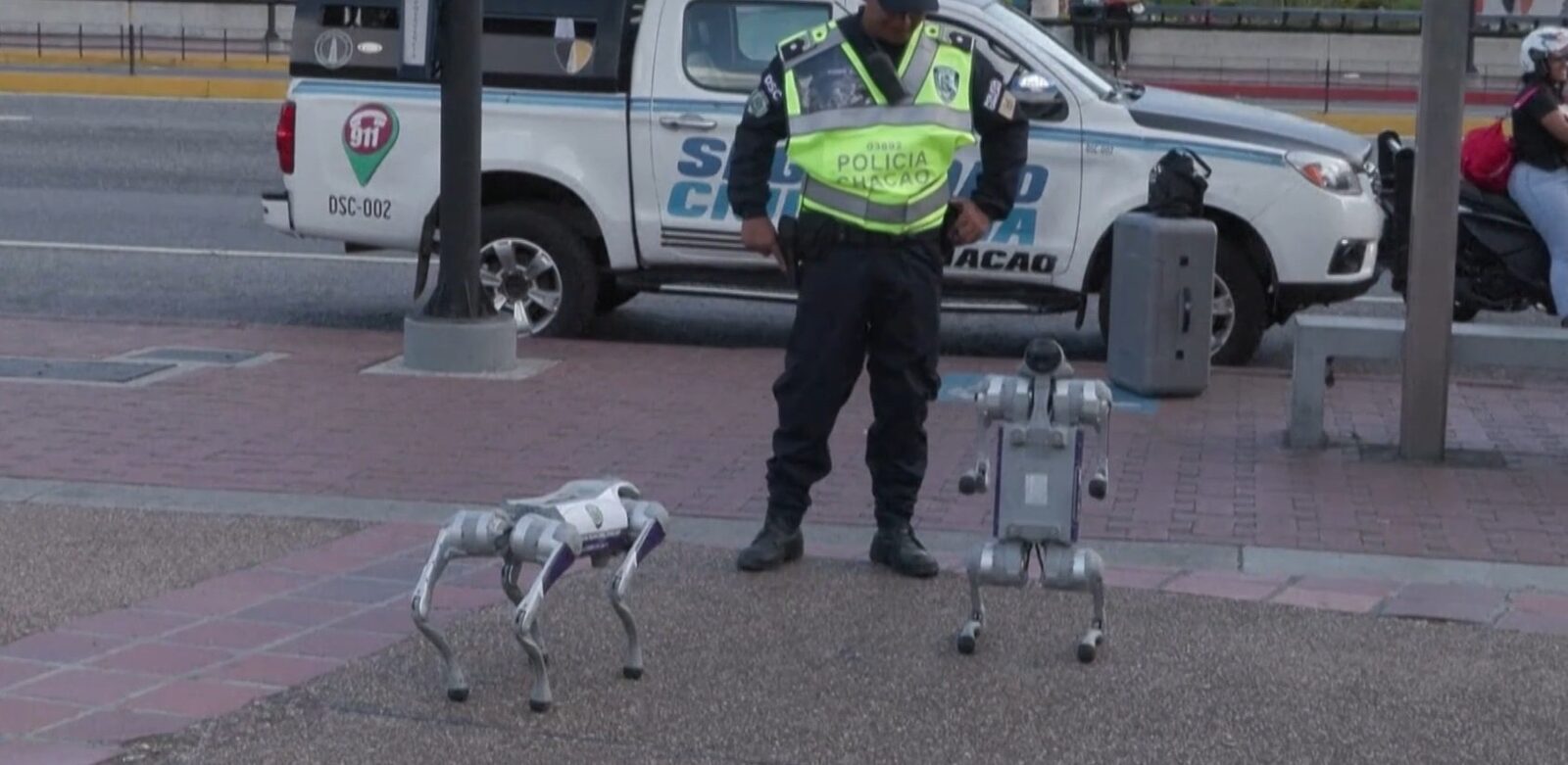 Venezuela: Câini robot în patrulele poliției, proiect „smart city”