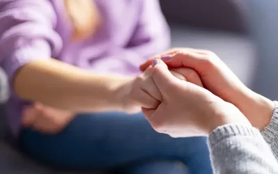 O luptă cu cancerul de sân și menopauza indusă: povestea unei femei care a trecut prin chinuri O mamă a doi copii, diagnosticată cu o formă agresivă de cancer de sân la vârsta de 37 de ani, a dezvăluit că una dintre cele mai dificile etape ale luptei cu boala nu a fost chimioterapia, ci menopauza indusă medical, care i-a schimbat viața