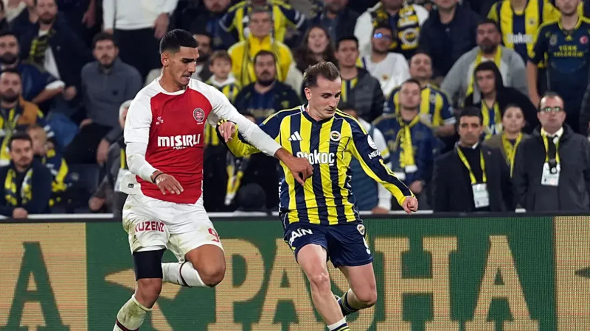 Fatih Karagümrük conduce Fenerbahçe la pauză Fatih Karagümrük conduce Fenerbahçe cu scorul de 1-0 la pauza meciului din cadrul etapei a 26-a din Super Lig