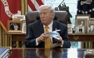 Trump avertizează cu privire la un posibil al Treilea Război Mondial și vorbește despre Iran Fostul președinte american Donald Trump a făcut o serie de declarații cu privire la conflictul din Iran, sugerând pericolele unui război nuclear și exprimându-și frustrarea față de aliații Statelor Unite