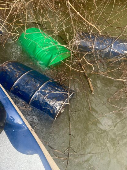 Un Tezaur de Combustibil Recuperat din Dunăre: Jandarmi și Polițiști de Frontieră, Într-o Acțiune Concertată Aproximativ 1.600 de litri de combustibil, depozitați în opt butoaie, au fost recuperați de pe fluviul Dunărea, în urma unei acțiuni desfășurate în zona Cernavodă – Seimeni