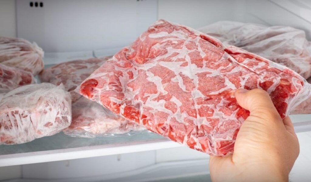 Carne din Brazilia cu hormoni interziși, importată în UE: Avertismentul fostului ministru Budăi Fostul ministru al Muncii, Marius Budăi, lansează un avertisment cu privire la importul de carne din Brazilia care ar conține hormoni interziși în Uniunea Europeană, despre care spune că sunt cancerigeni