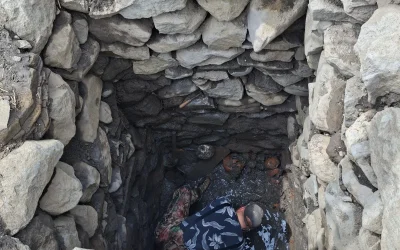 Descoperiri Arheologice Remarcabile la Castrul Roman de la Călugăreni Arheologii Muzeului Județean Mureș au făcut descoperiri importante în Parcul Arheologic Călugăreni, inclusiv o cisternă romană unică, un vas de bronz și vase ceramice inscripționate