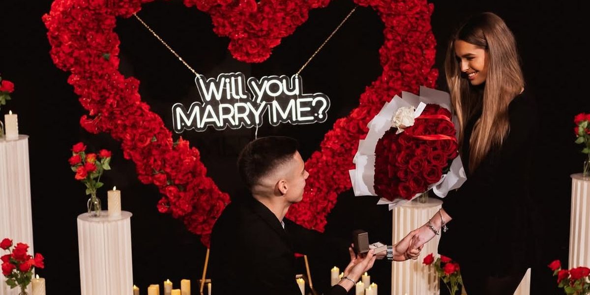 Căpitanul lui Dinamo, Cătălin Cîrjan, a cerut-o în căsătorie pe iubita sa Căpitanul echipei Dinamo București, Cătălin Cîrjan (23 de ani), a anunțat că se va căsători