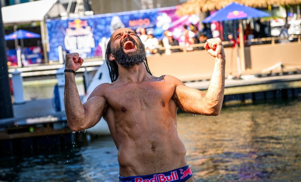 România, din nou pe scena mondială a săriturilor în apă: Popovici și Preda, pregătiți pentru sezonul 2026 Constantin Popovici și Cătălin Preda, doi dintre cei mai valoroși săritori în apă din România, se pregătesc pentru a reprezenta din nou țara la cel mai înalt nivel în cadrul Seriei Mondiale Red Bull Cliff Diving